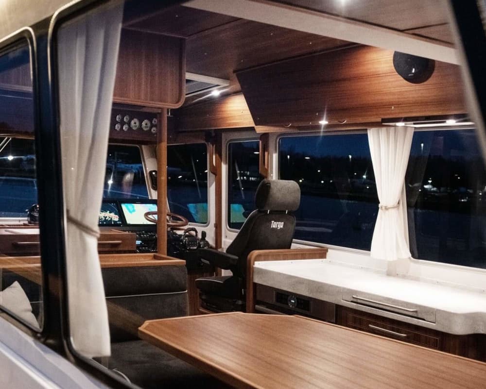 Kapitein Leo - Dagcruise met privéjacht rond Santorini