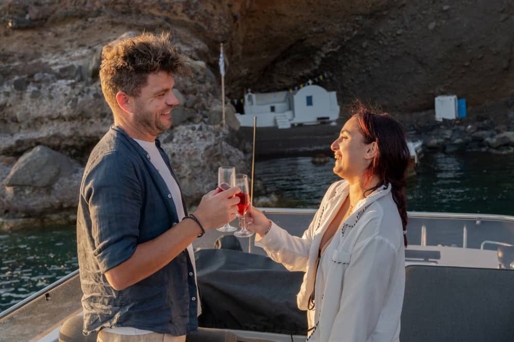 Kapitein Leo - Dagcruise met privéjacht rond Santorini