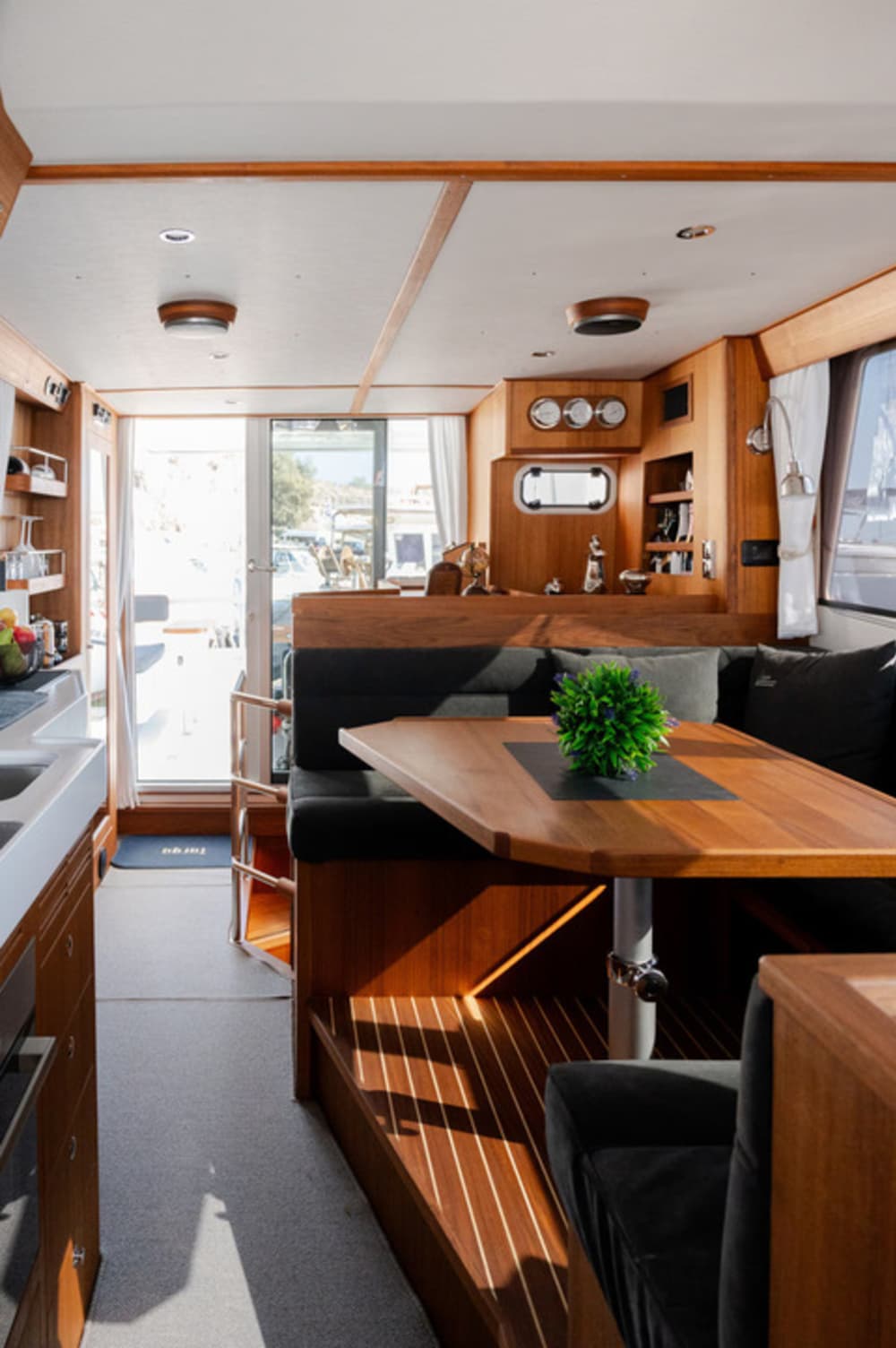 Kapitein Leo - Dagcruise met privéjacht rond Santorini