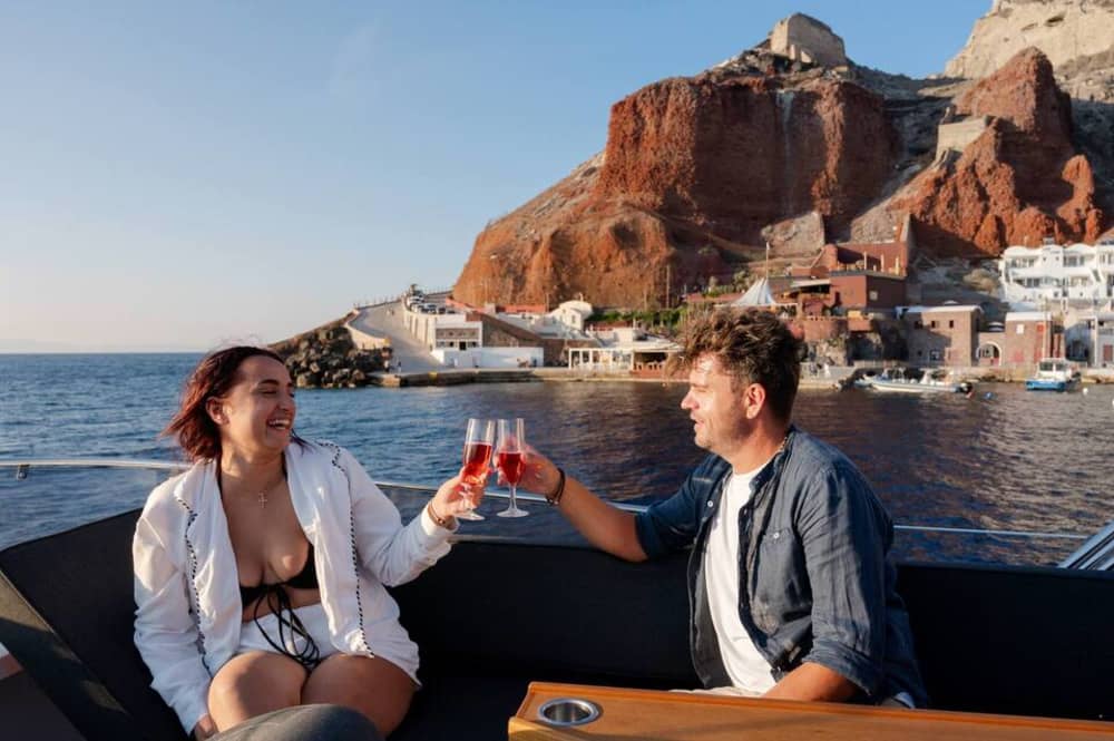 Kapitein Leo - Dagcruise met privéjacht rond Santorini