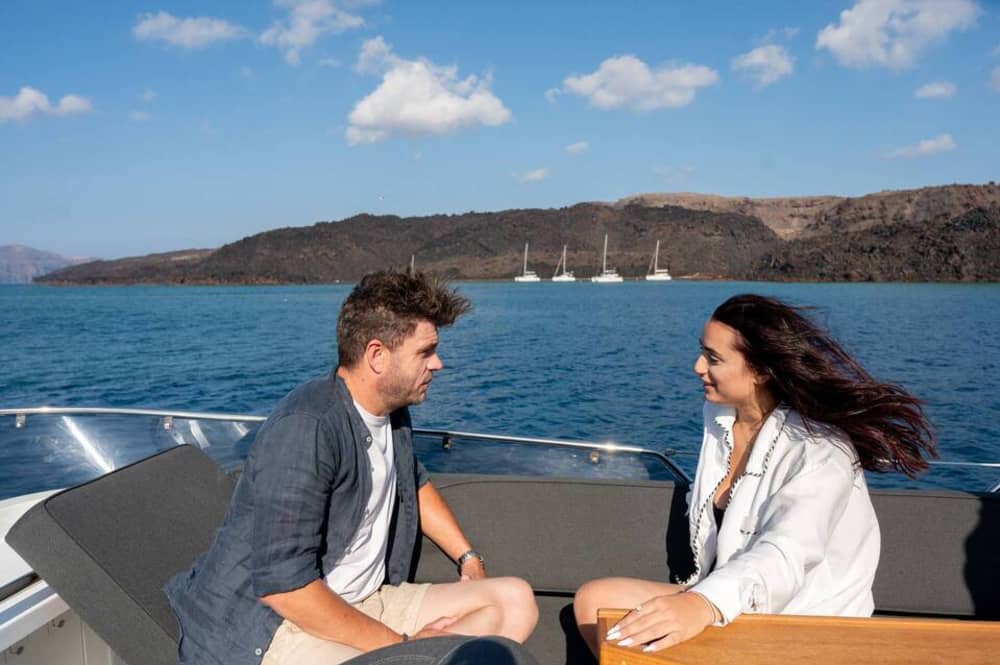 Kapitein Leo - Dagcruise met privéjacht rond Santorini