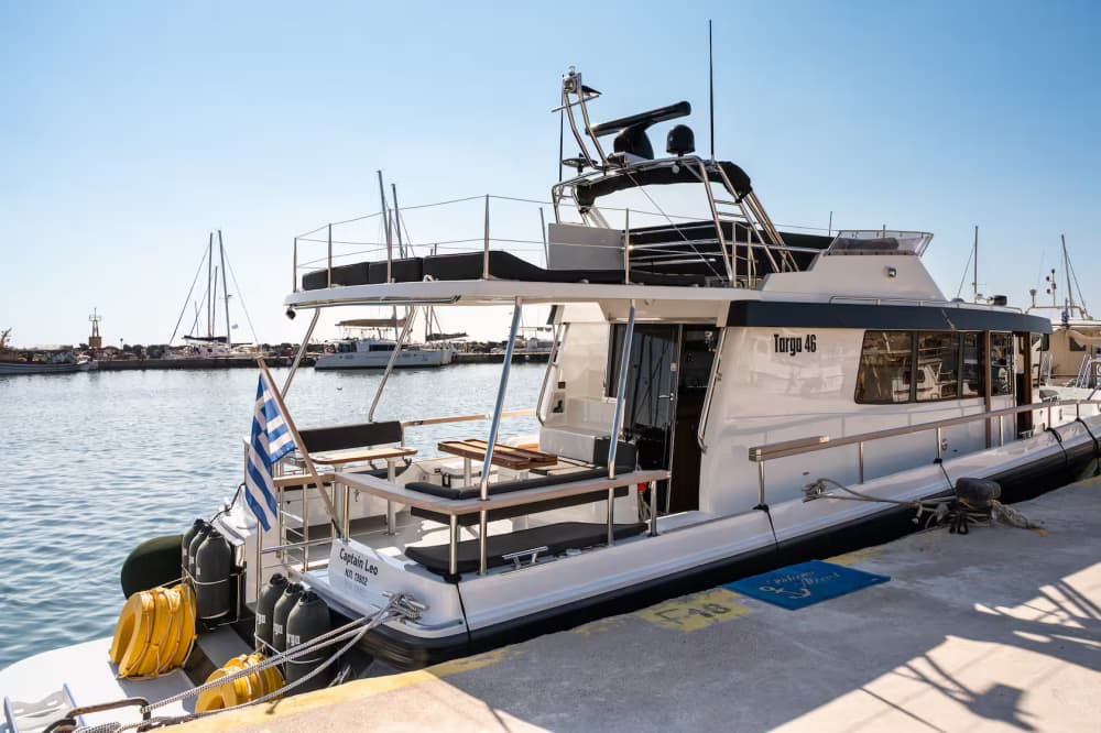 Kapitein Leo - Dagcruise met privéjacht rond Santorini