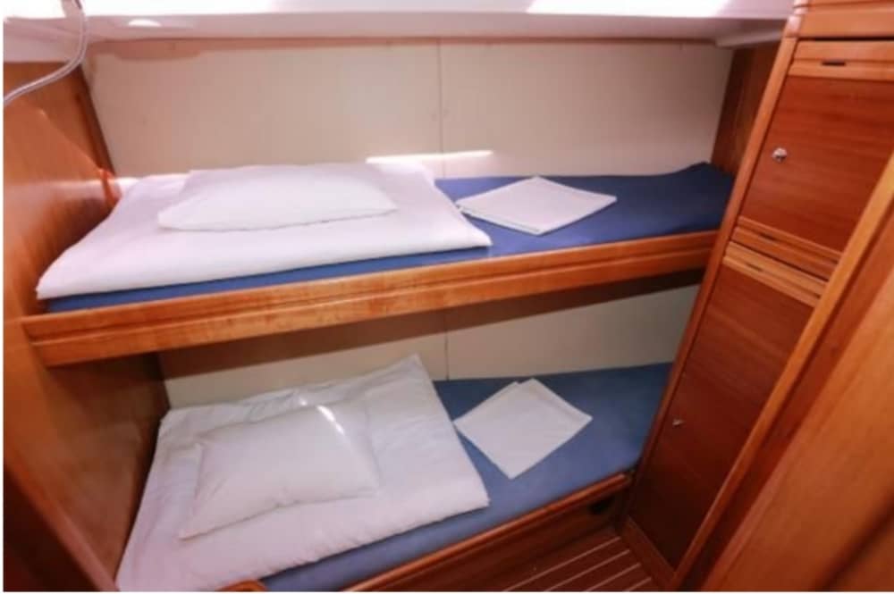 Vive Kotor como nunca antes a bordo de un velero.