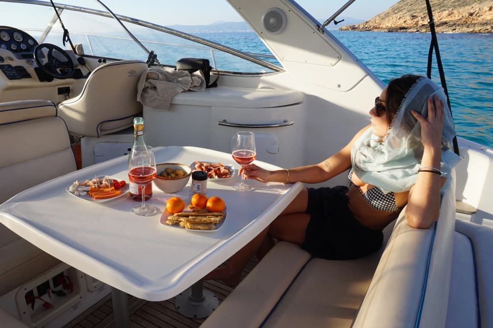 Cruzeiro com jantar ao pôr do sol para 4 pessoas