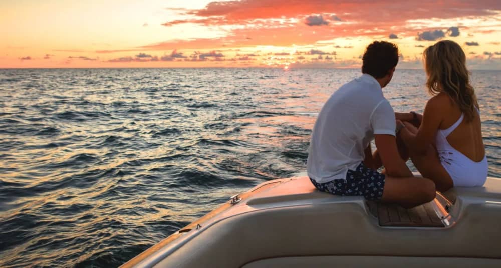 Cruzeiro com jantar ao pôr do sol para 4 pessoas