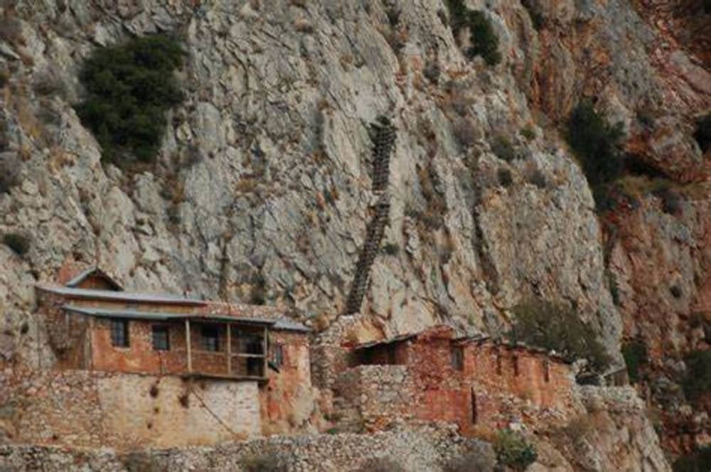 Côtes sacrées et trésors insulaires : croisière d'une journée au mont Athos avec découverte d'Ammouliani et de Diaporos