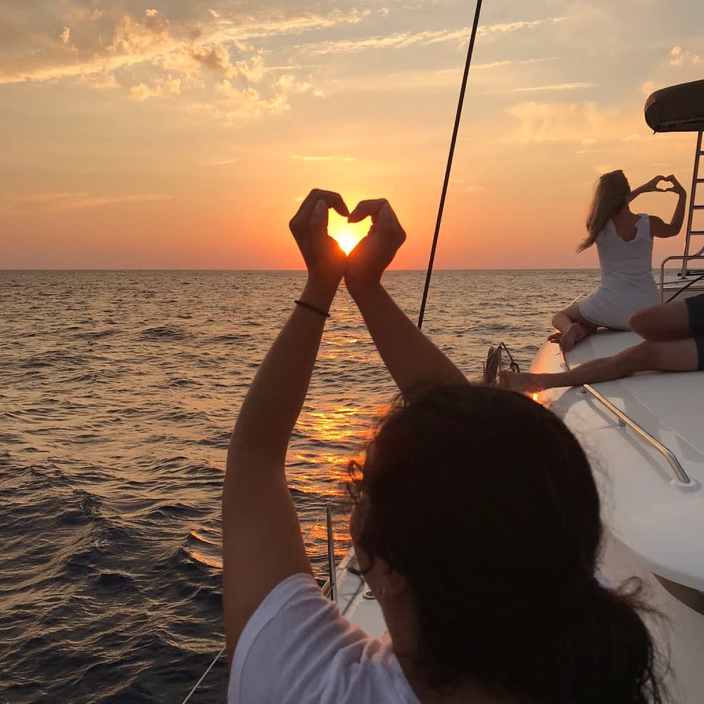 Catamaran semi-privé luxe zonsondergangcruise met barbecue, open bar en transfers