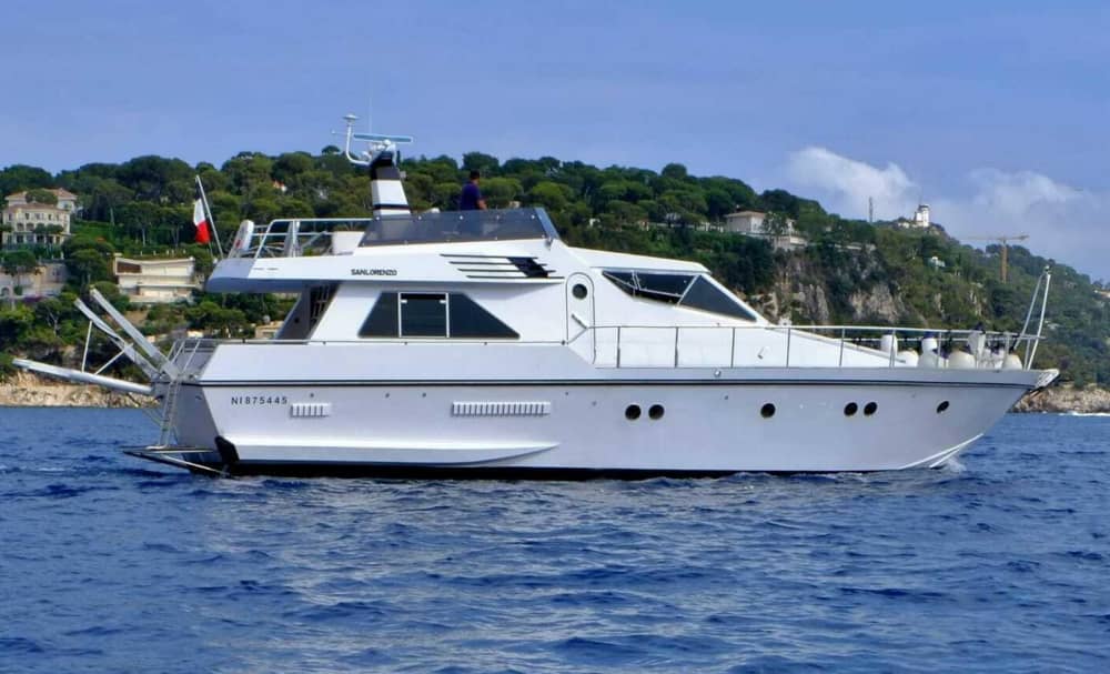 Demi-journée en yacht au départ de Nice