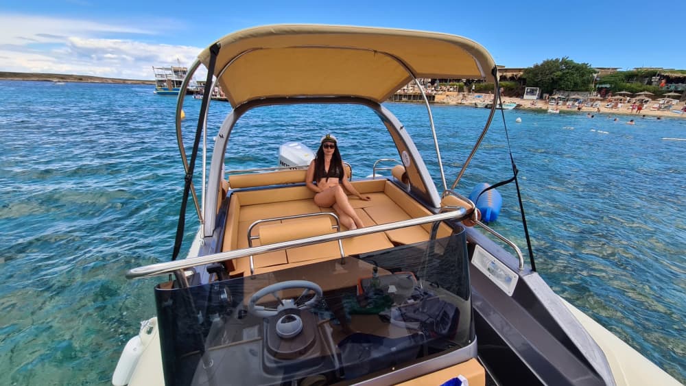 Esplora Medulin in barca: una giornata intera sull'acqua a bordo di un motoscafo.