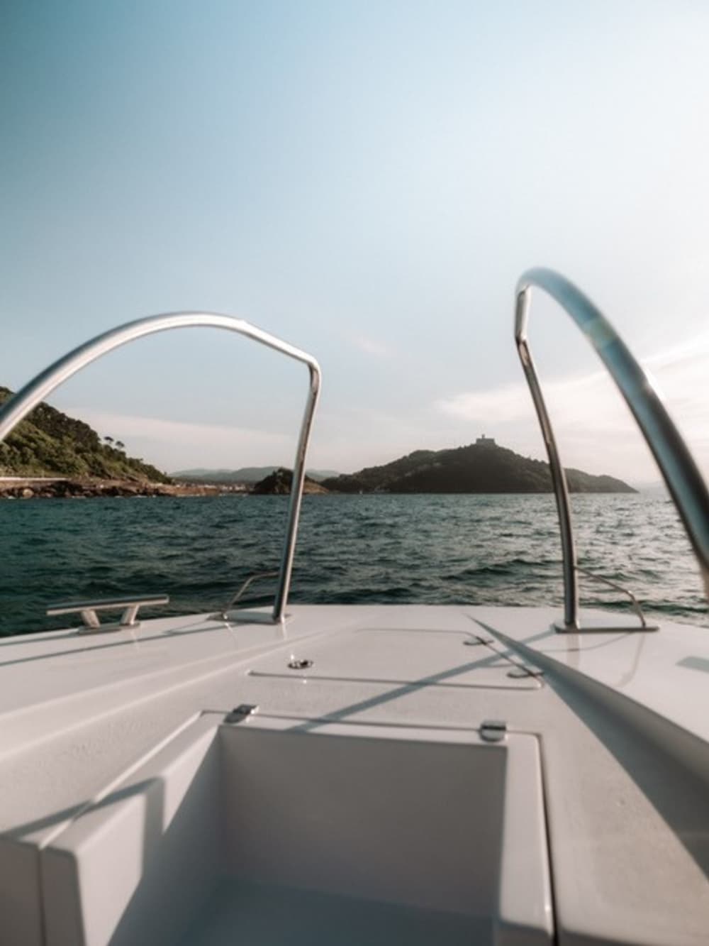 Entdecken Sie die Küste von Donostia-San Sebastián: Ein kompletter Tagesausflug an Bord eines Motorboots