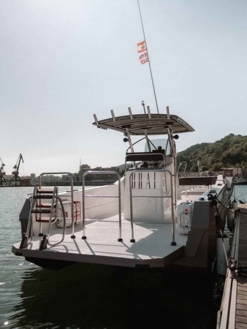 Entdecken Sie die Küste von Donostia-San Sebastián: Ein kompletter Tagesausflug an Bord eines Motorboots