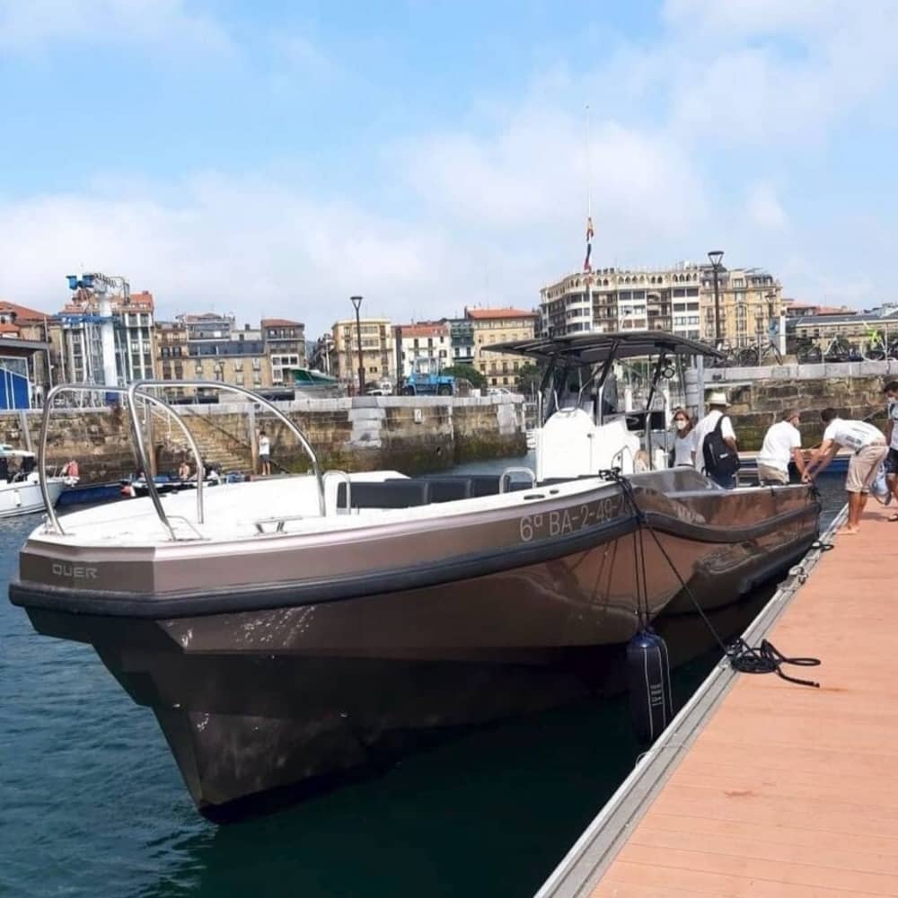 Entdecken Sie die Küste von Donostia-San Sebastián: Ein kompletter Tagesausflug an Bord eines Motorboots