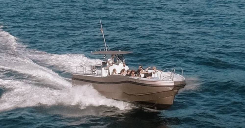 Entdecken Sie die Küste von Donostia-San Sebastián: Ein kompletter Tagesausflug an Bord eines Motorboots