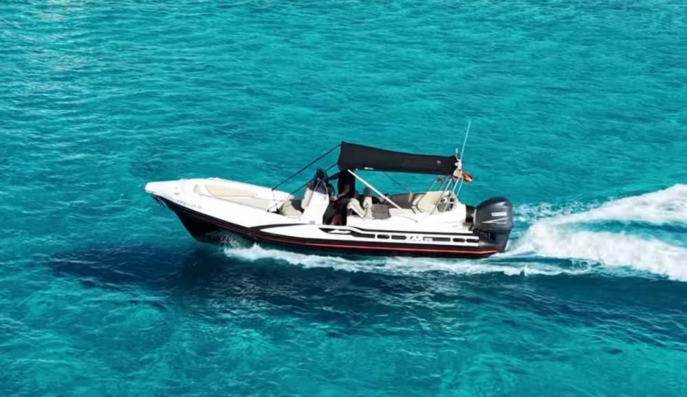 Excursión en barco de 3h30 en Pollença para disfrutar del sol y el mar.