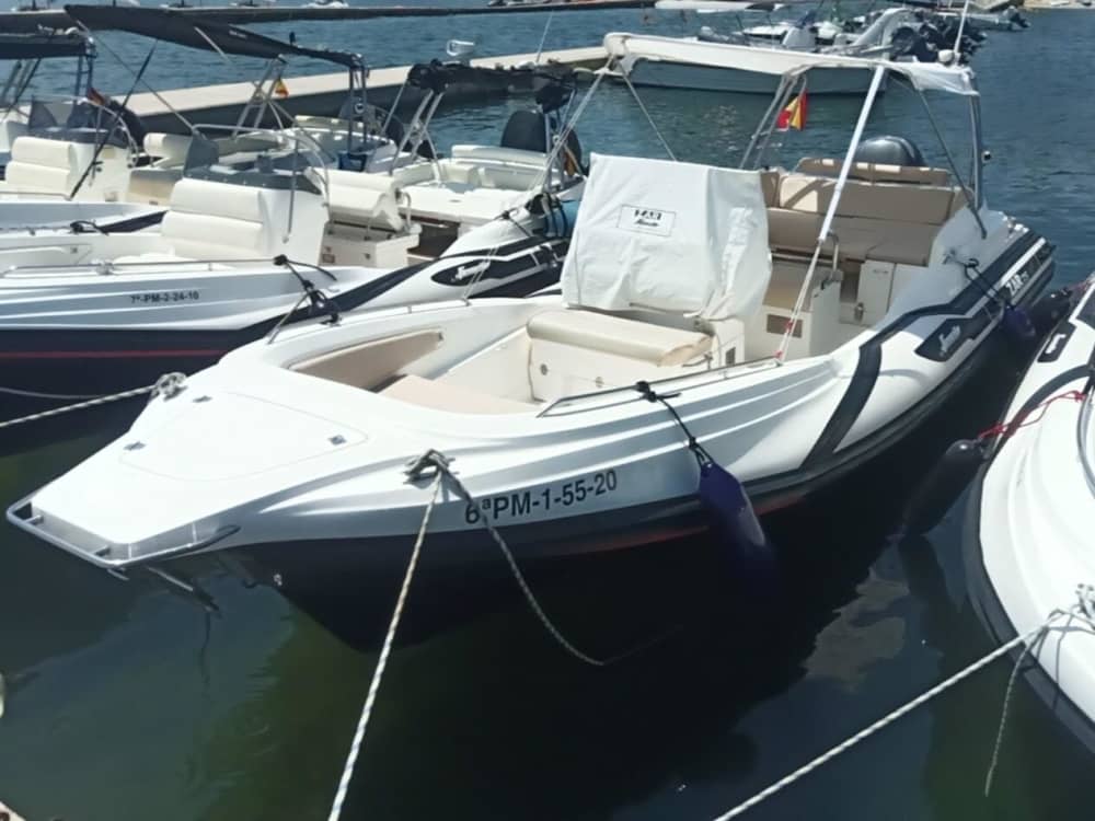 Passeio de barco de 3h30 em Pollença para desfrutar do sol e do mar.