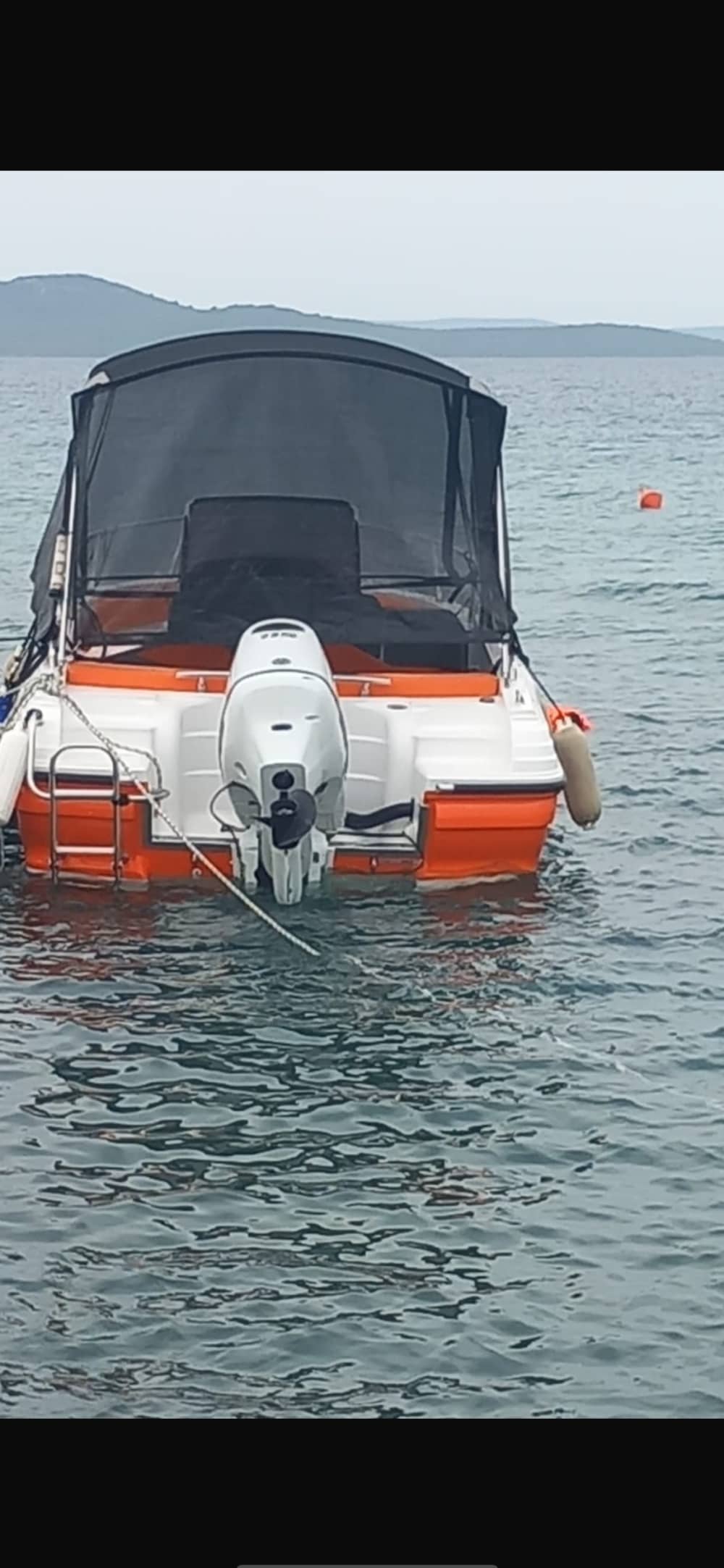 Esplora le baie nascoste di Zara a bordo di un motoscafo.
