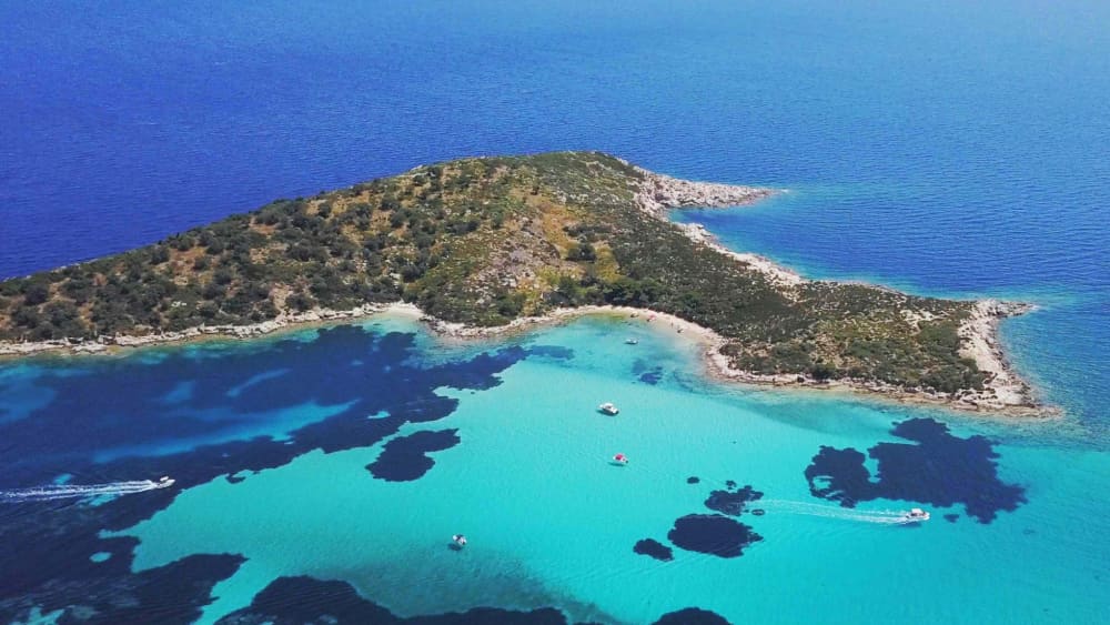 Crucero por la Laguna Azul y la isla Diaporos