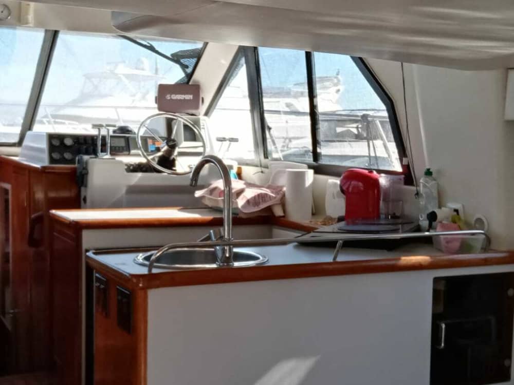Profitez d'une excursion de 9 heures en bateau à moteur pour explorer les îles Éoliennes.