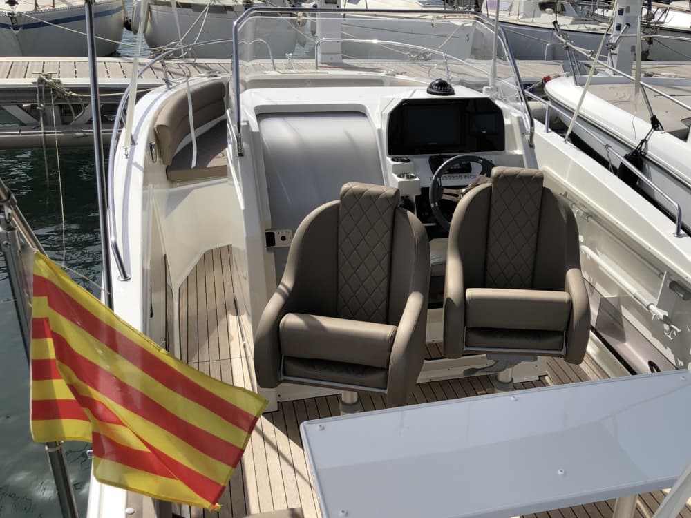 Profitez du soleil lors d'une excursion en bateau de 7 heures à Banyuls-sur-Mer.