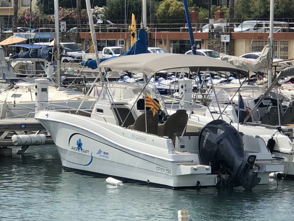 Profitez du soleil lors d'une excursion en bateau de 7 heures à Banyuls-sur-Mer.