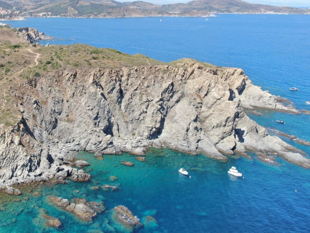 Profitez du soleil lors d'une excursion en bateau de 7 heures à Banyuls-sur-Mer.