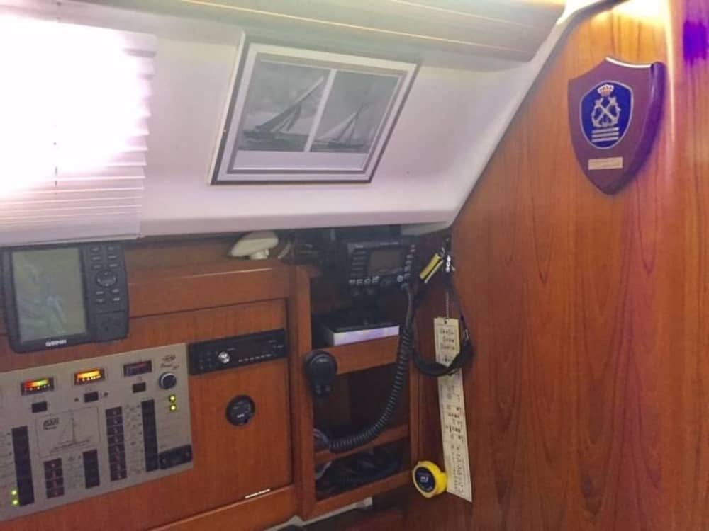 Cap sur le plaisir : une journée complète de navigation authentique à Vigo à bord d'un voilier