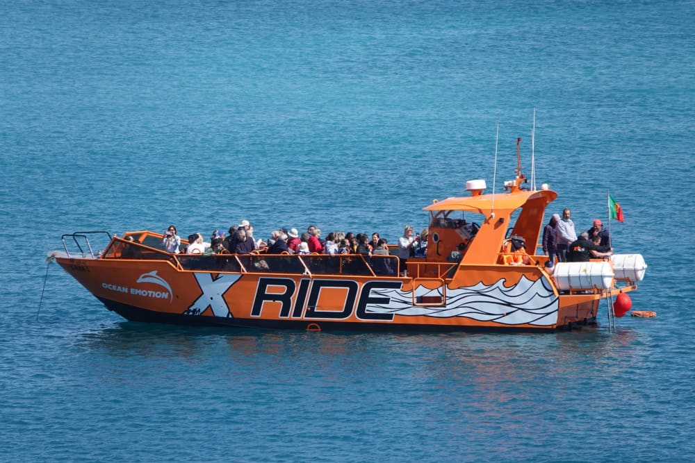 3 horas y media de sol alrededor de Albufeira en lancha motora.