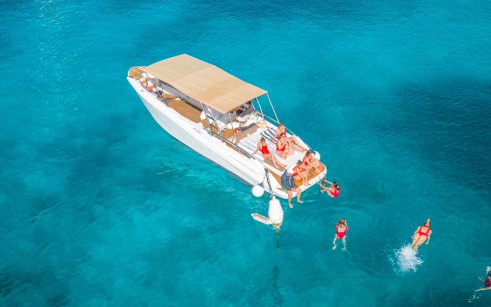 Heldags lyxkryssning till Hvar och Kroatiens berömda strand, från Trogir