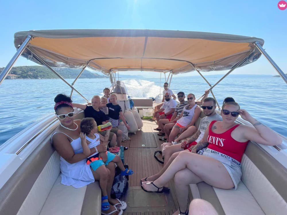 Heldags lyxkryssning till Hvar och Kroatiens berömda strand, från Trogir