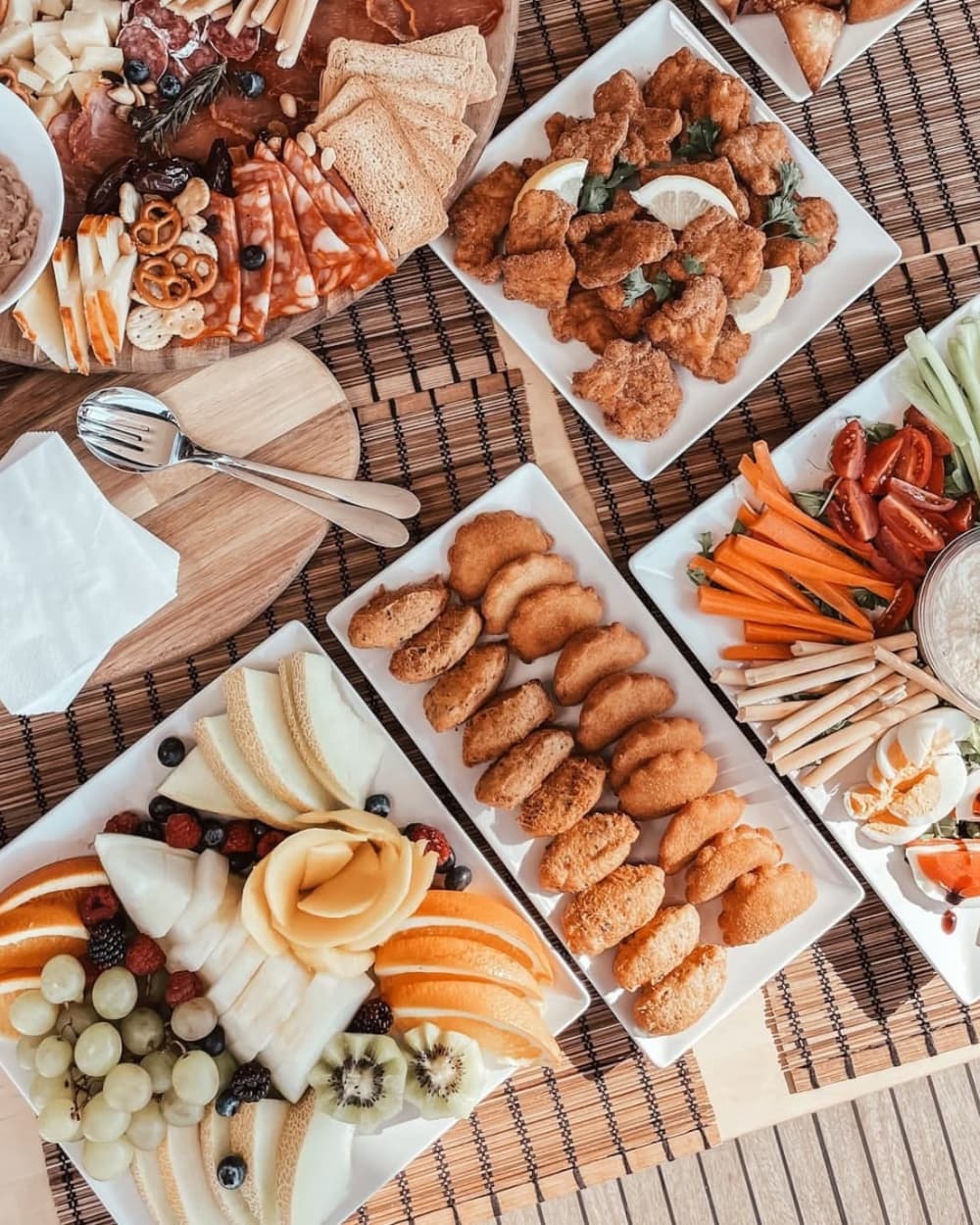 Crucero con almuerzo de 2,5 horas por el río Duero: saborea sabores mientras navegas por puentes emblemáticos.