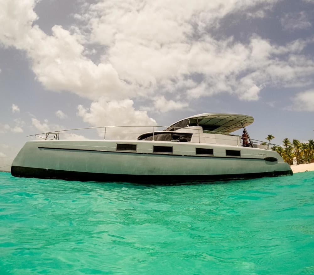 Relájate en La Romana: 8 horas de sol en catamarán.