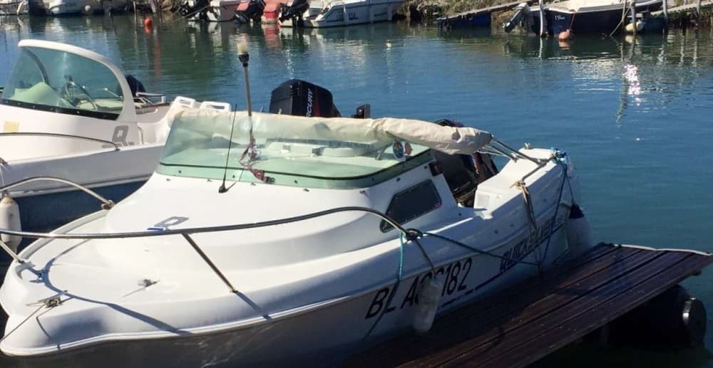 Enjoy 3h45 of sun on a motorboat in Narbonne