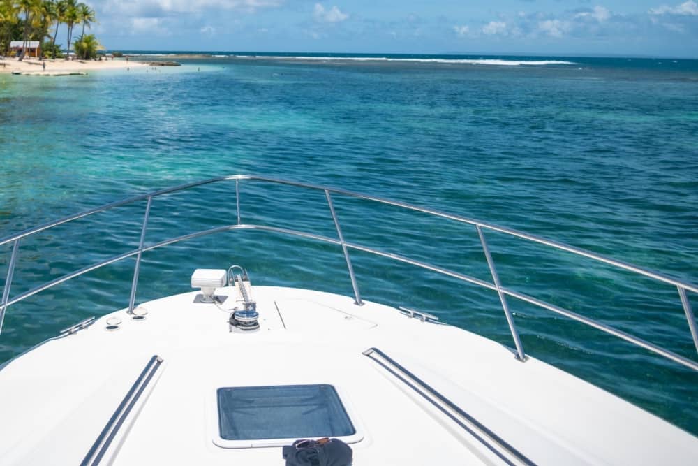 Your day in Bas du Fort: Rent a motorboat for 9h of discovery