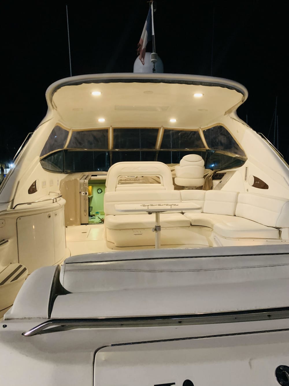 Your day in Bas du Fort: Rent a motorboat for 9h of discovery