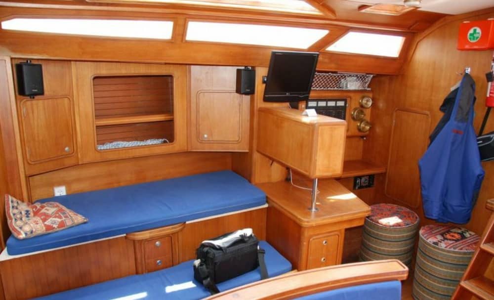 Enjoy a full day of sailing in Marina Hannibal on a sailboat