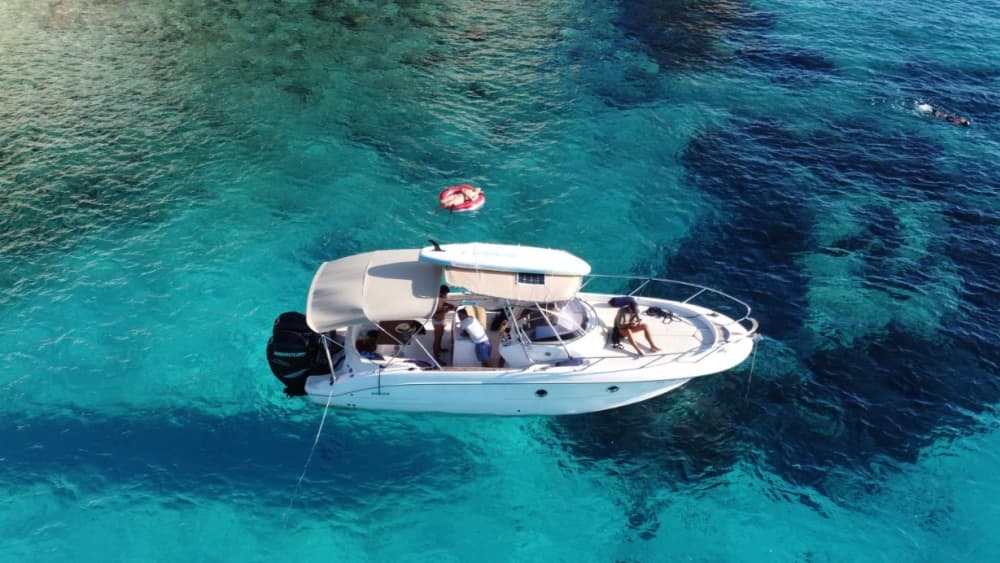 Discover Paxi on a motorboat for 9h