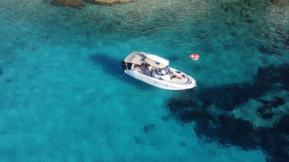 Discover Paxi on a motorboat for 9h