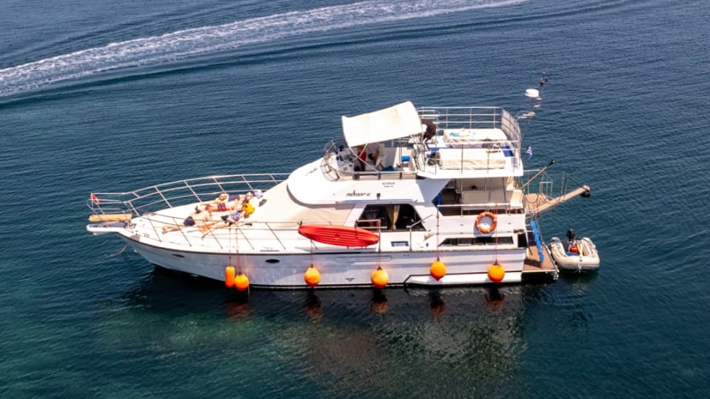 Your private motorboat for a day around Kefalonia