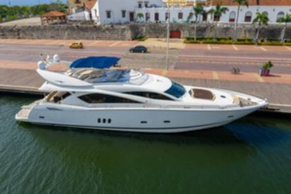 Alquiler de yates de lujo Sunseeker Manhattan de 82 pies en Cartagena