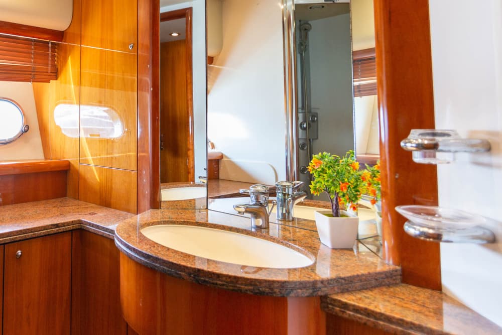 Alquiler de yates de lujo Sunseeker Manhattan de 82 pies en Cartagena