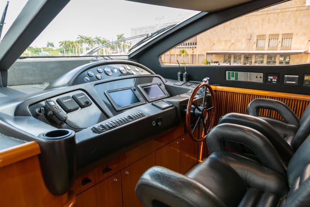 Alquiler de yates de lujo Sunseeker Manhattan de 82 pies en Cartagena