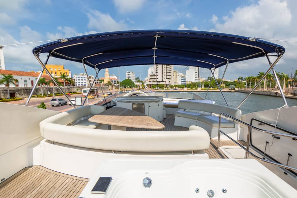 Alquiler de yates de lujo Sunseeker Manhattan de 82 pies en Cartagena