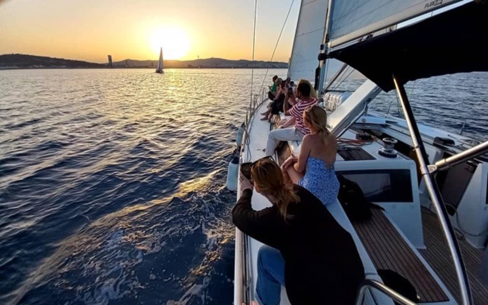 Aventura de navegación privada definitiva en Barcelona: 6 horas