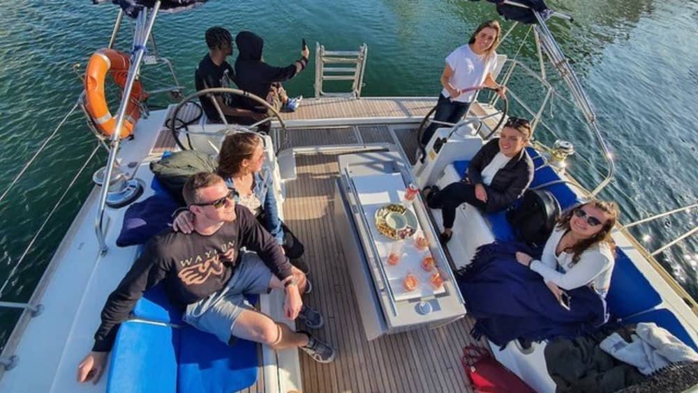 Esperienza di navigazione privata a Barcellona - 2 ore