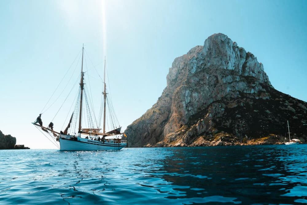 8 Stunden Sonne und türkisfarbenes Wasser rund um Ibiza