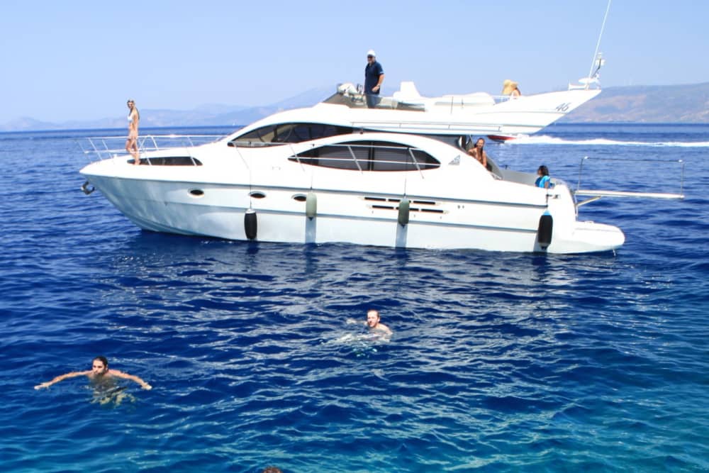 Ontdek Athene tijdens een dagtocht op een motorboot.