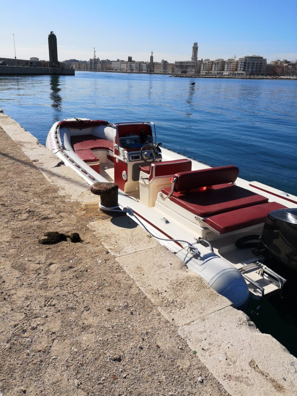 3 ore e 30 minuti per scoprire Polignano a Mare in motoscafo