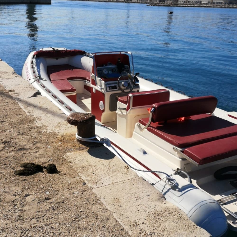 3 ore e 30 minuti per scoprire Polignano a Mare in motoscafo