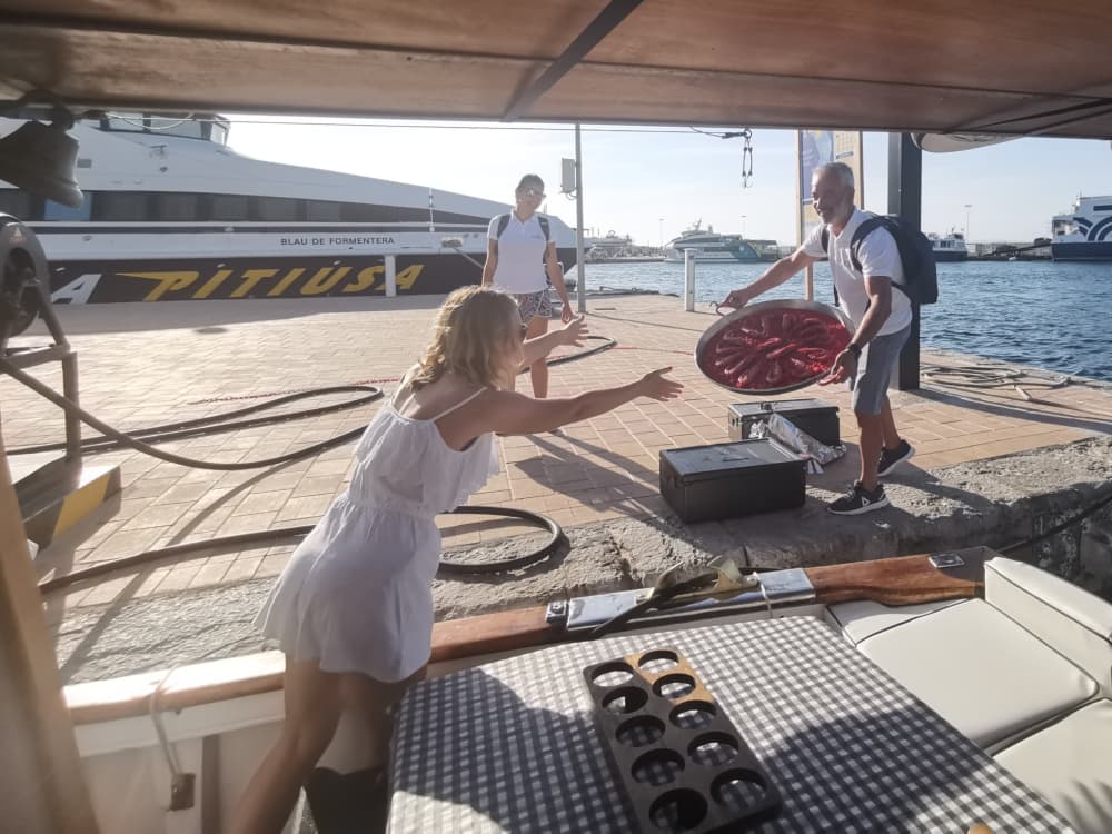 Navega por la costa de ensueño de Formentera: escapada de 8 horas al agua