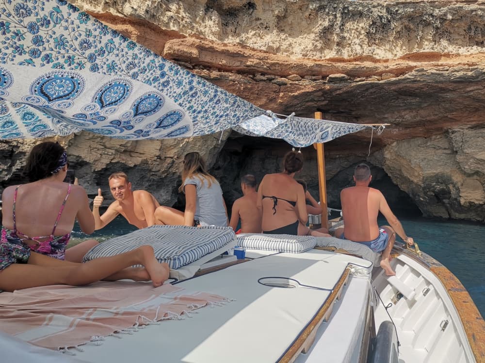 Navega por la costa de ensueño de Formentera: escapada de 8 horas al agua